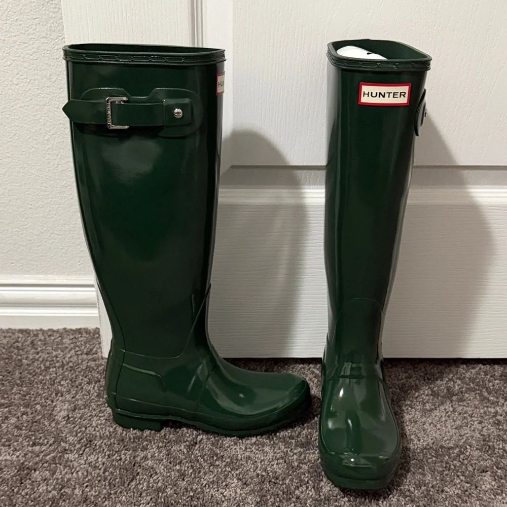 PRICE DROP ⬇️!! Brand new Hunter Dark Green Waterproof Tall Boots - Picture 2 of 9
